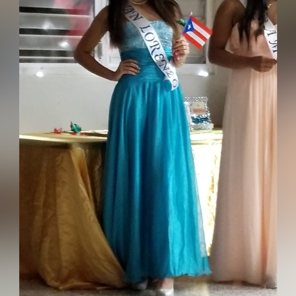 Elegant Blue Strapless Gown